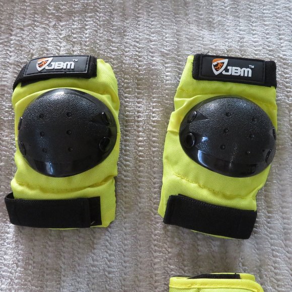 JBM knee pads and wrist guards New in Package for kids size Small - Picture 3 of 4